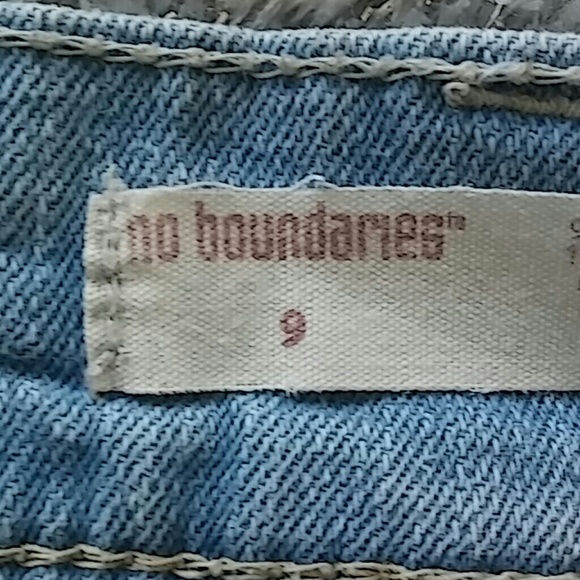 No boundaries Distress Denim Shorts - Picture 4 of 8